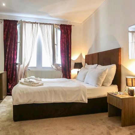 Eshe Boutique Hotel ซาราเยโว ภายนอก รูปภาพ