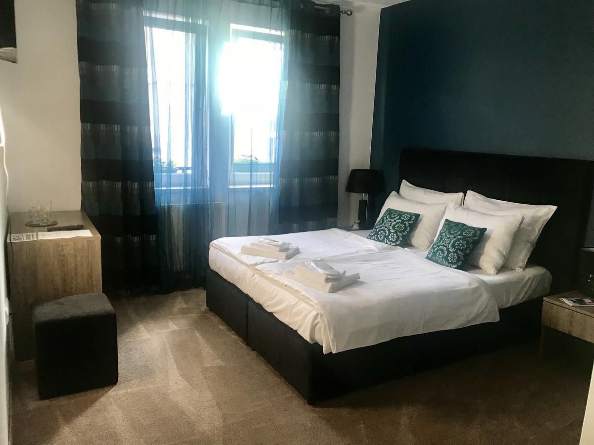 Eshe Boutique Hotel ซาราเยโว ภายนอก รูปภาพ
