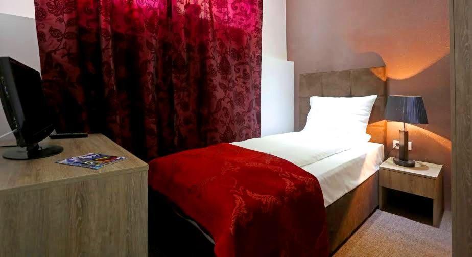 Eshe Boutique Hotel ซาราเยโว ภายนอก รูปภาพ