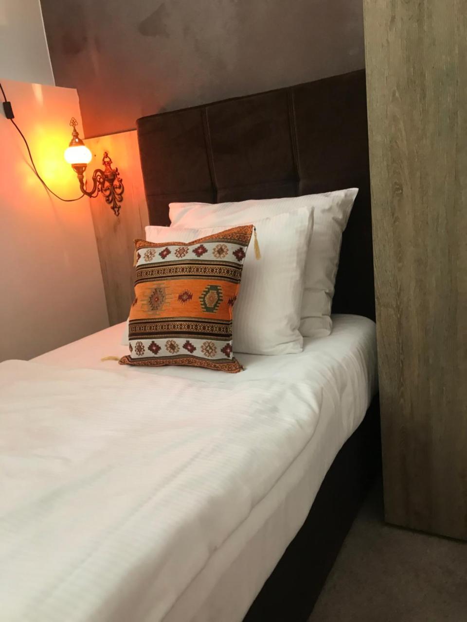 Eshe Boutique Hotel ซาราเยโว ภายนอก รูปภาพ